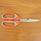 Ergonomic kitchen scissor with grip